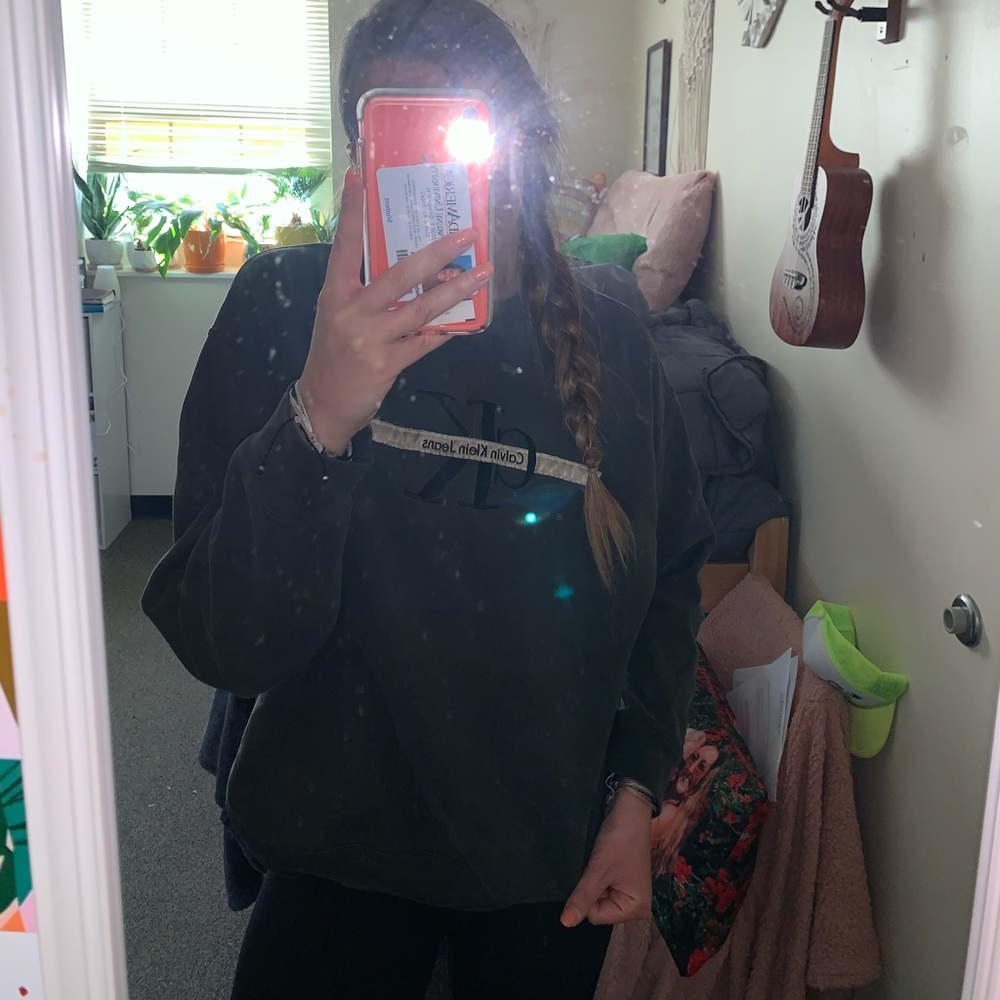 vintage stitched calvin klein sweatshirt !!!